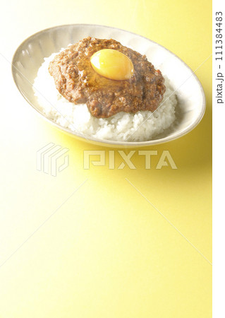 卵黄乗せスパイシー熱々キーマカレー 111384483