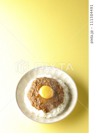 卵黄乗せスパイシー熱々キーマカレー 111384491