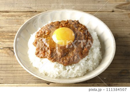 卵黄乗せスパイシー熱々キーマカレー 111384507