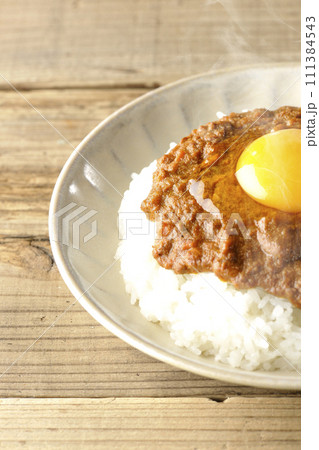 卵黄乗せスパイシー熱々キーマカレー 卵黄乗せスパイシー熱々キーマカレー 111384543