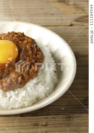 卵黄乗せスパイシー熱々キーマカレー 卵黄乗せスパイシー熱々キーマカレー 111384544