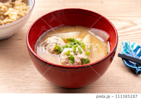 鶏だんごと大根の味噌汁 111385287