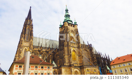 プラハ城　聖ヴィート大聖堂の外観 111385340
