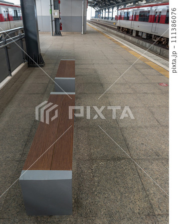The modern bench for the passenger. 111386076