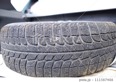 タイヤ　パンク 111387488