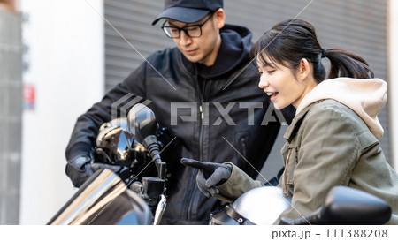 バイク趣味の男女 バイク趣味の男女 111388208