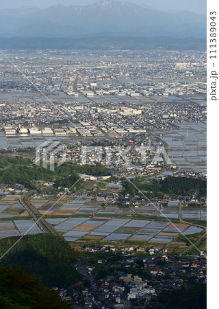 弥彦山から眺める越後平野 弥彦山から眺める越後平野 111389043