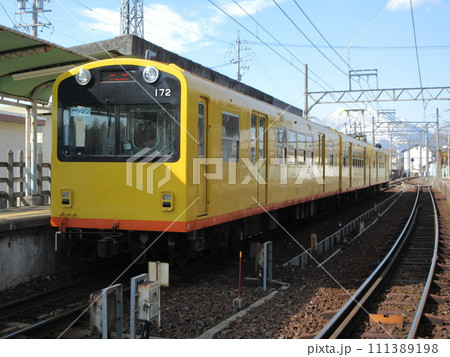 三岐鉄道北勢線の楚原駅に停車中の270系 111389198