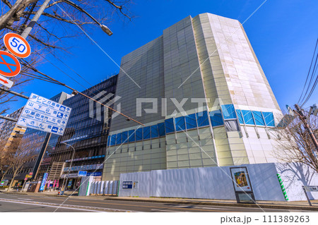 日本の横浜都市景観 ホテル横浜ガーデン解体工事GLカットを望む=2月8日 日本の横浜都市景観 ホテル横浜ガーデン解体工事GLカットを望む=2月8日 111389263