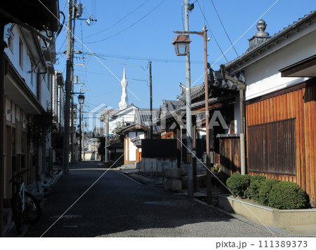 富田林寺内町の街並みと大平和祈念塔（PLタワー） 111389373
