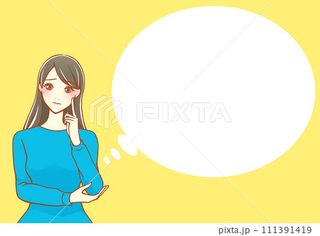 人差し指を頬にあてて考える黒髪の女性 フキダシ(青×黄壁色) 人差し指を頬にあてて考える黒髪の女性 フキダシ(青×黄壁色) 111391419