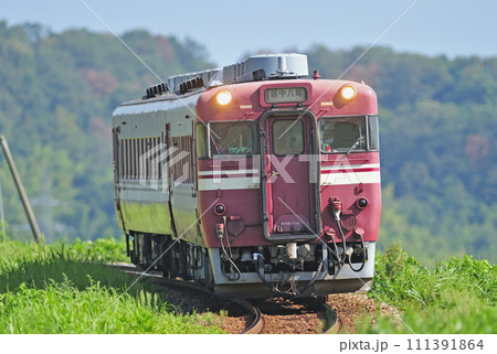 高山本線　西富山ー婦中鵜坂　JR西日本　キハ58-1114+キハ28-2346（富山） 111391864