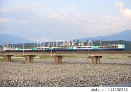 北陸本線　糸魚川ー青海　JR東日本　485系　R27編成（新潟）　北越 111392588