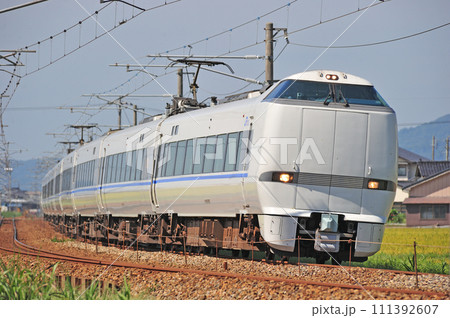 北陸本線　西高岡ー高岡　JR西日本　683系　T45編成（金沢）　サンダーバード 111392607