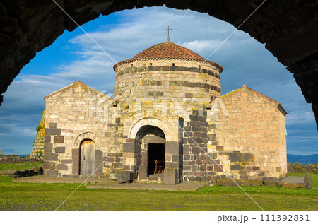 Santa Sabina Church framed by an archway in Sardinia, Italy 111392831
