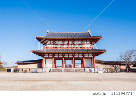 【平城宮跡歴史公園】晴天の朱雀門 【平城宮跡歴史公園】晴天の朱雀門 111394771