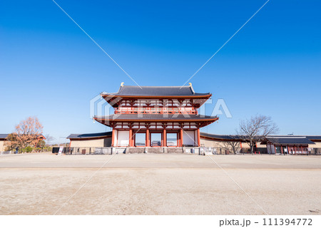 【平城宮跡歴史公園】晴天の朱雀門 【平城宮跡歴史公園】晴天の朱雀門 111394772