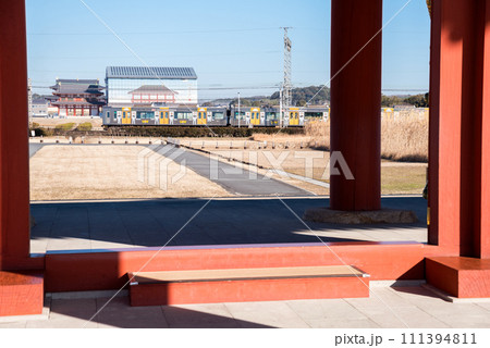 【近鉄奈良線】朱雀門から見る快速急行 111394811