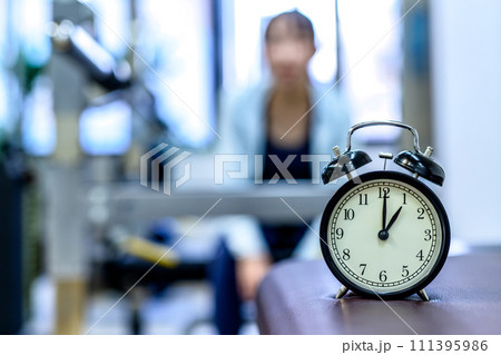 一時をさすジムの時計 インターバル ベンチプレス トレーニングマシン スポーツクラブジムイメージ 一時をさすジムの時計 インターバル ベンチプレス トレーニングマシン スポーツクラブジムイメージ 111395986