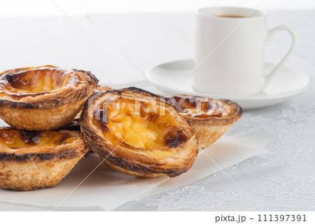 Egg tarts 111397391
