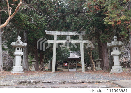 静寂な山口木戸神社の初春 静寂な山口木戸神社の初春 111398981