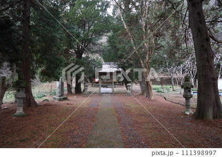 静寂な山口木戸神社の初春 111398997