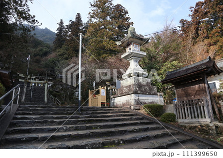 静寂な西の京の山口大神宮の風景 静寂な西の京の山口大神宮の風景 111399650