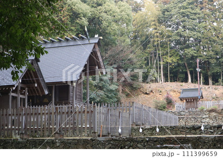 静寂な西の京の山口大神宮の風景 静寂な西の京の山口大神宮の風景 111399659