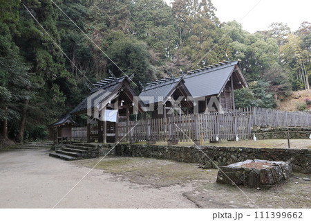 静寂な西の京の山口大神宮の風景 静寂な西の京の山口大神宮の風景 111399662