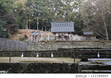 静寂な西の京の山口大神宮の風景 静寂な西の京の山口大神宮の風景 111399665