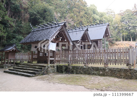 静寂な西の京の山口大神宮の風景 静寂な西の京の山口大神宮の風景 111399667