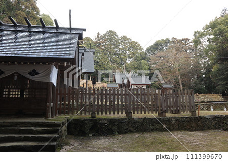 静寂な西の京の山口大神宮の風景 静寂な西の京の山口大神宮の風景 111399670
