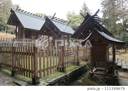 静寂な西の京の山口大神宮の風景 静寂な西の京の山口大神宮の風景 111399679