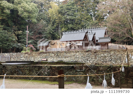 静寂な西の京の山口大神宮の風景 静寂な西の京の山口大神宮の風景 111399730