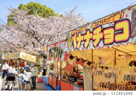 春イメージ、お花見の屋台 春イメージ、お花見の屋台 111401848
