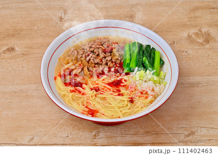 注意)湯気は合成です。オリジナル手作りの担々麺、タンタン麺、担担麺、タンタンメン。 注意)湯気は合成です。オリジナル手作りの担々麺、タンタン麺、担担麺、タンタンメン。 111402463