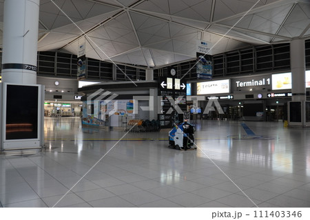 無人掃除機が走る真夜中の中部国際空港（セントレア） 111403346