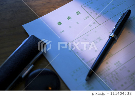 離婚届(深夜) 離婚届(深夜) 111404338