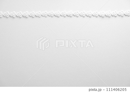 白背景_紙と飾り 111406205