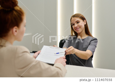 Passing medical document to patient 111407038