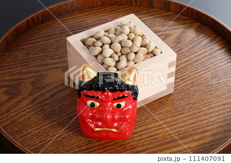 節分 枡に入った大豆 節分 枡に入った大豆 111407091