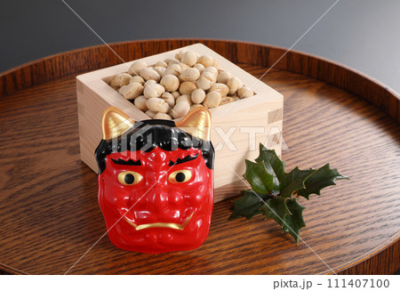 節分 枡に入った大豆 節分 枡に入った大豆 111407100