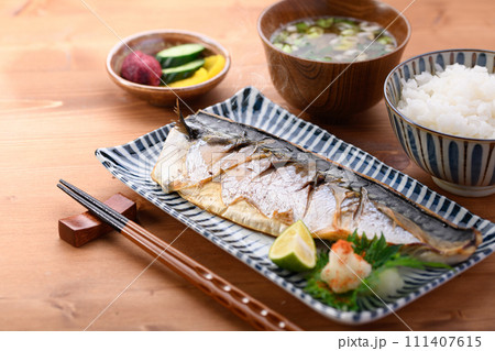 鯖の塩焼とご飯とお味噌汁と漬物 鯖の塩焼とご飯とお味噌汁と漬物 111407615
