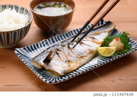 鯖の塩焼き すだちと大根おろしを添えて 111407636