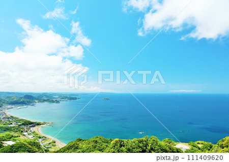 千葉県 青空と青い海の房総半島(鋸山からの展望) 千葉県 青空と青い海の房総半島(鋸山からの展望) 111409620
