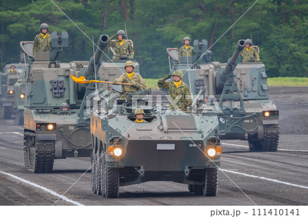 陸上自衛隊特科教導隊の96式装輪装甲車の観閲行進 111410141