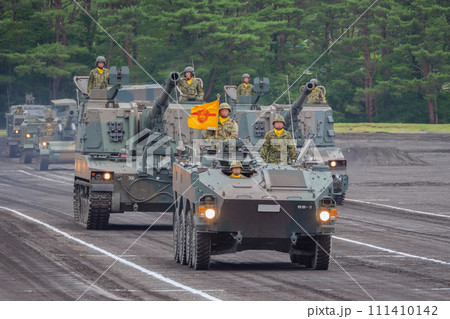 陸上自衛隊特科教導隊の96式装輪装甲車の観閲行進 111410142