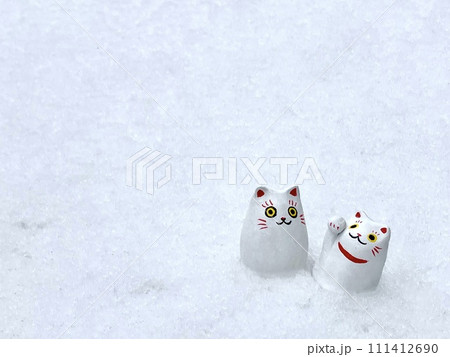 雪の上の招き猫 雪の上の招き猫 111412690