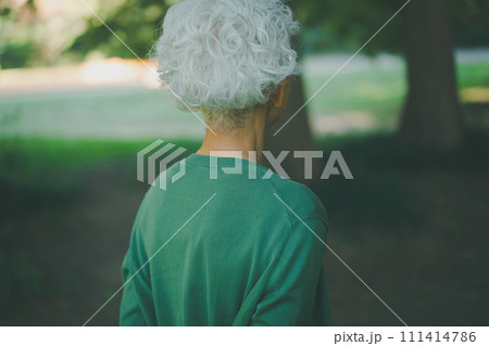 a woman in her 60s to 70s 111414786