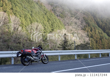 バイクツーリングの模様山海辺 111417244